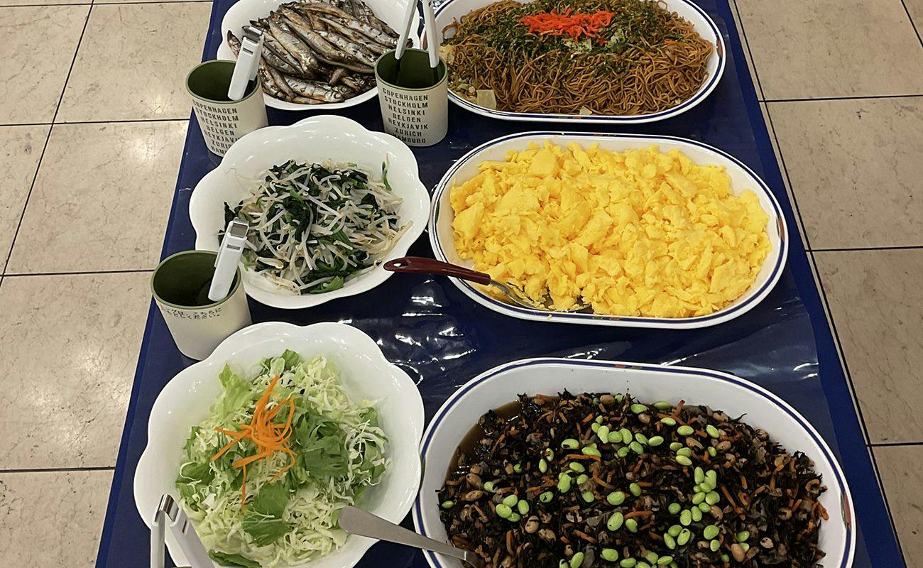 朝食