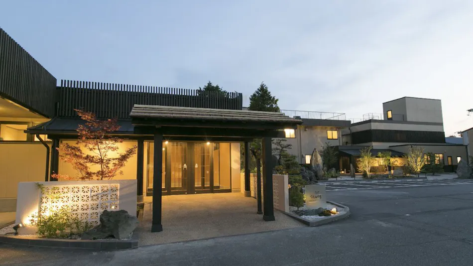季の邸 鍋田川