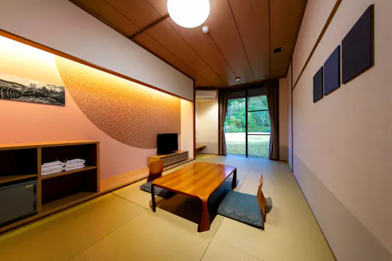Japanese-style room with Ise traditional crafts, no bath.