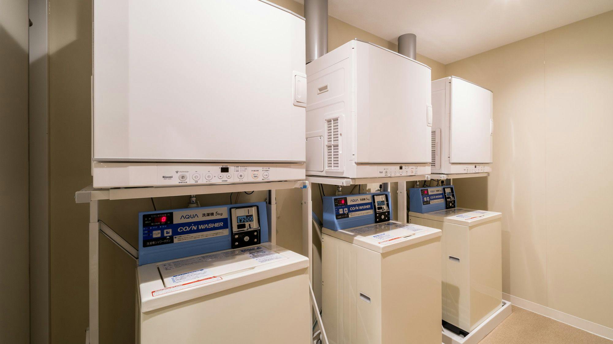 Laundry koin di lantai 2