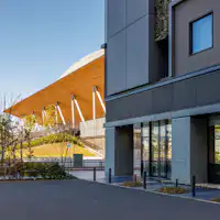 호텔 정문과 GYM-EX 아리아케