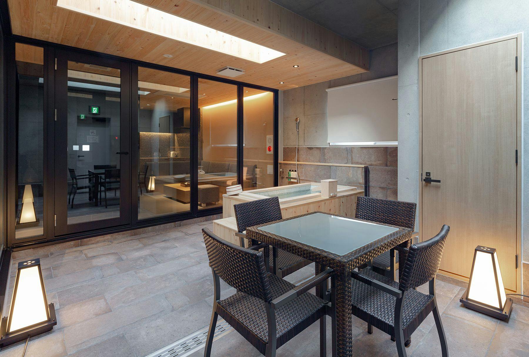 디럭스 스위트룸의 테라스 좌석