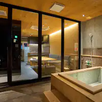 디럭스 스위트: 상층 욕실 공간