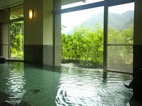 絹の渓谷　碧流