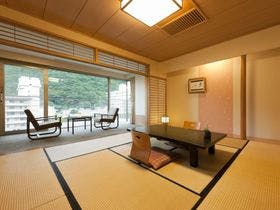 絹の渓谷　碧流