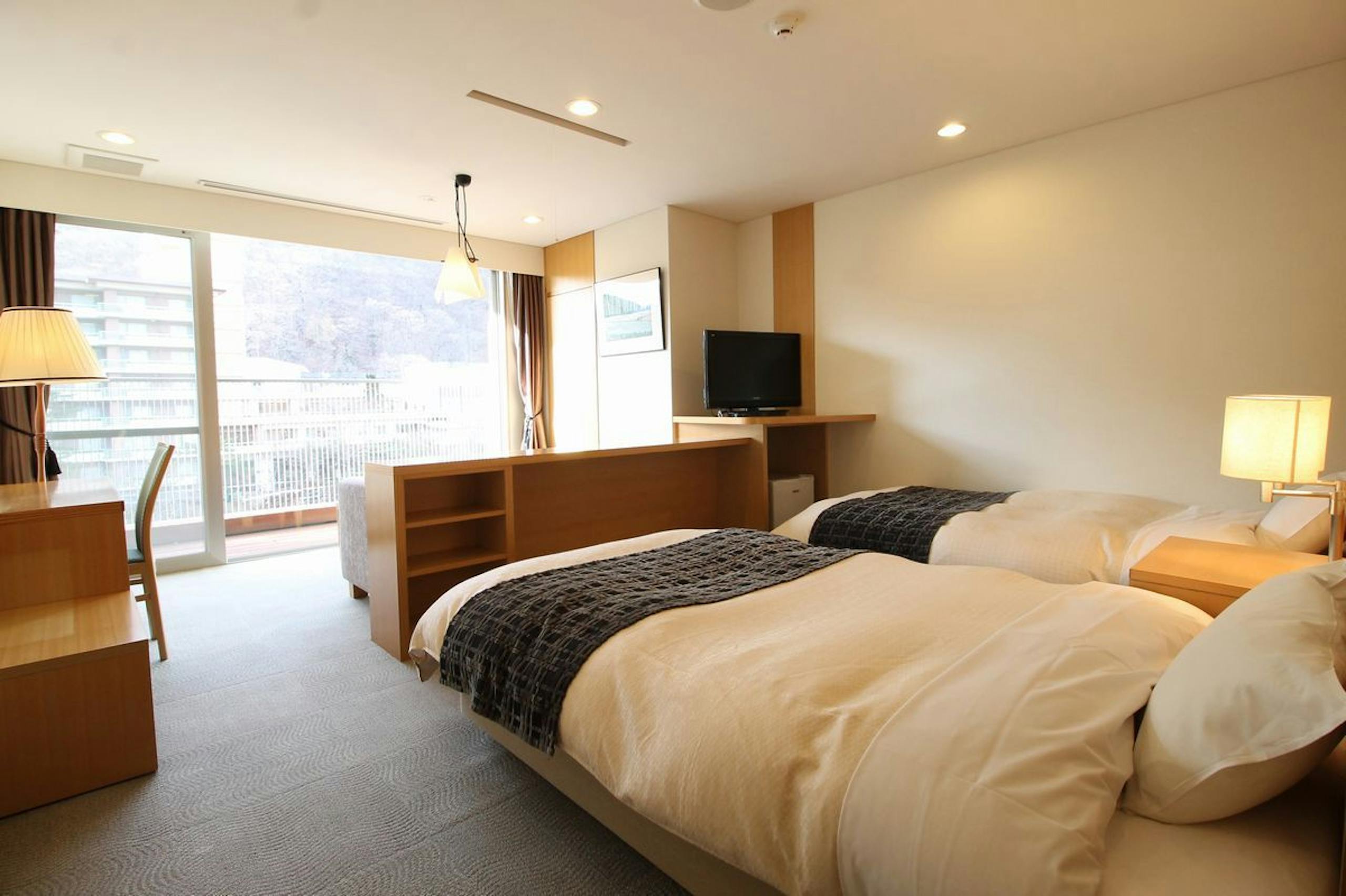 【絹の渓谷 碧流】洋室ツイン・バリアフリー仕様(39平米・2名定員)