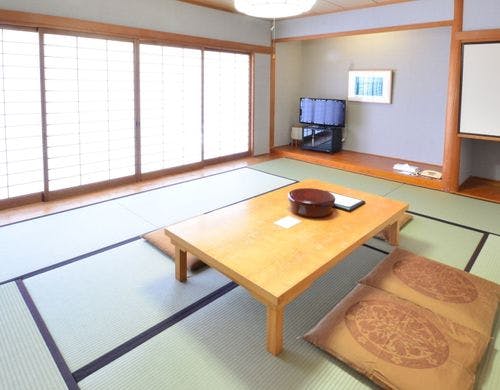 【和室】10畳の開放的なお部屋