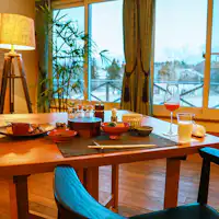 ทิวทัศน์ตามฤดูกาลและอาหารที่เพลิดเพลิน