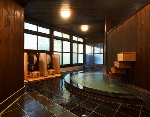 日本屈指の湯量を誇る『強酸性硫黄泉』