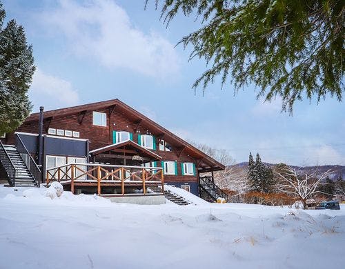 純白の世界に佇む【沼尻高原ロッジ】