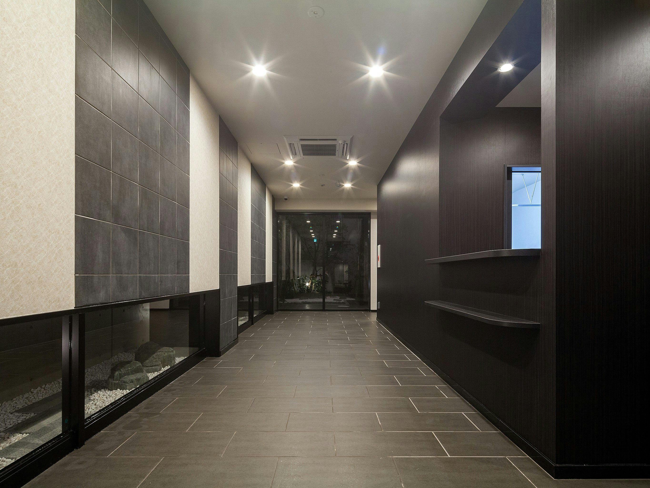 ＜ภายในอาคาร＞