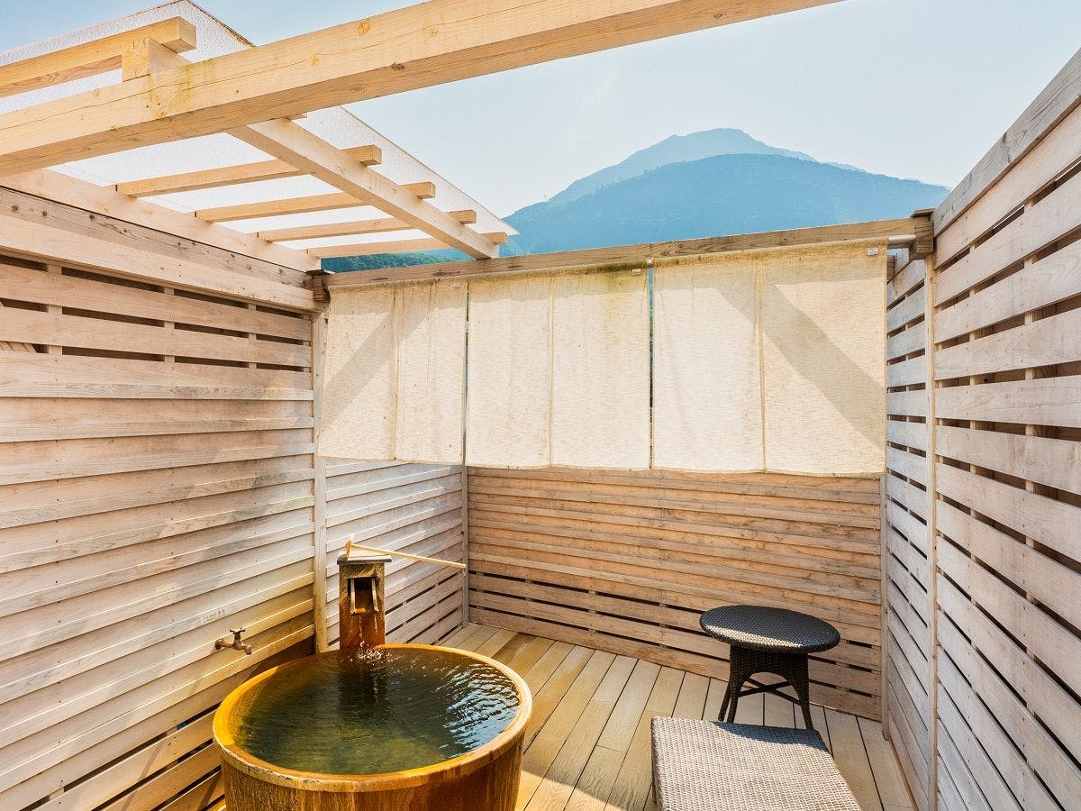 [น้ำพุร้อนส่วนตัวกลางแจ้ง]