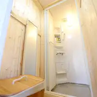 - Bilik mandi pancuran / Berkongsi