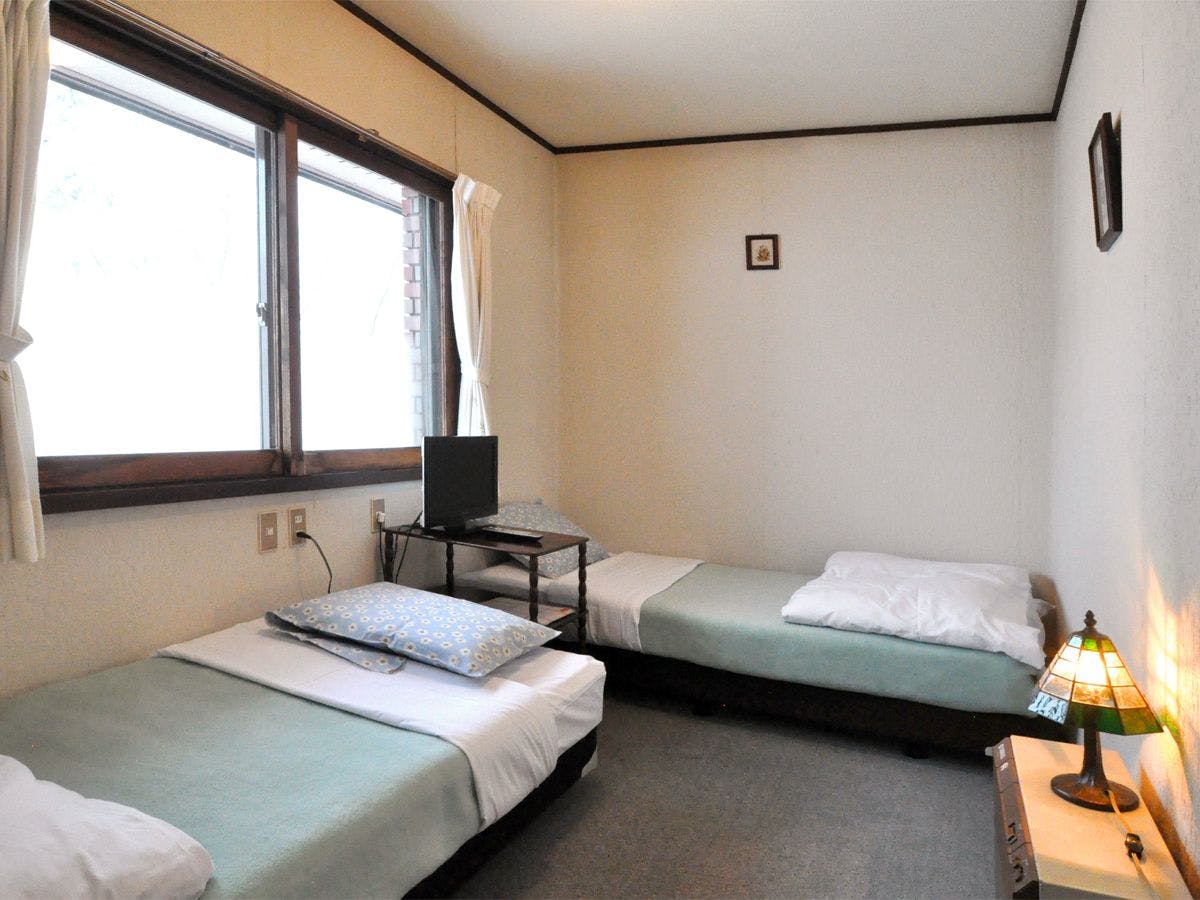 Hakuba Goryu and Omi Pension Risu no Koya