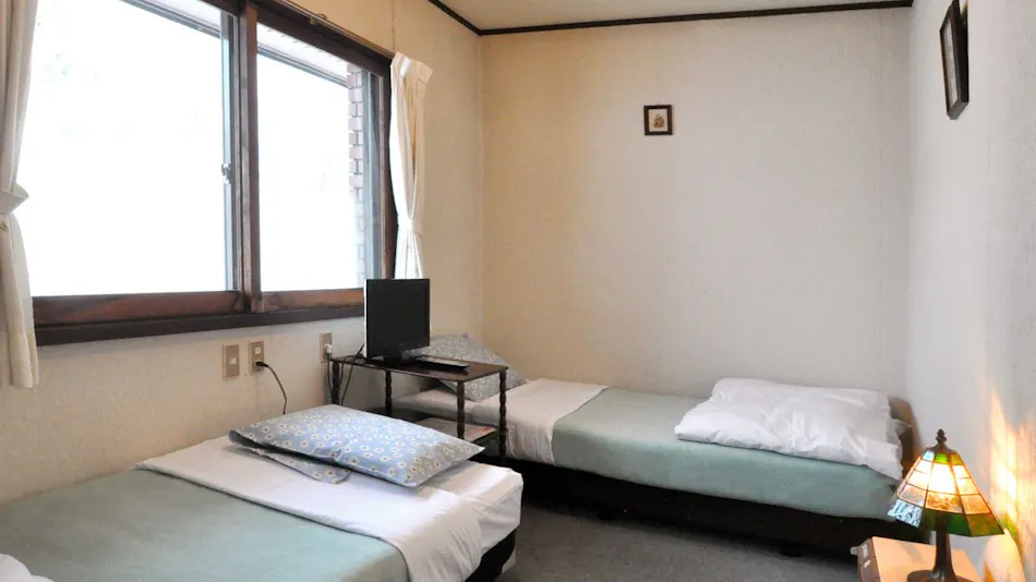 Hakuba Goryu and Omi Pension Risu no Koya