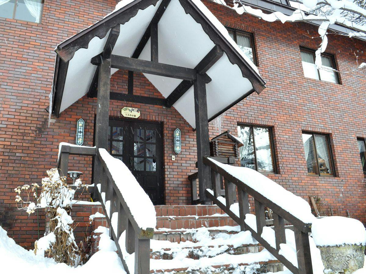 Hakuba Goryu and Omi Pension Risu no Koya