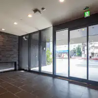 <ภายในอาคาร>