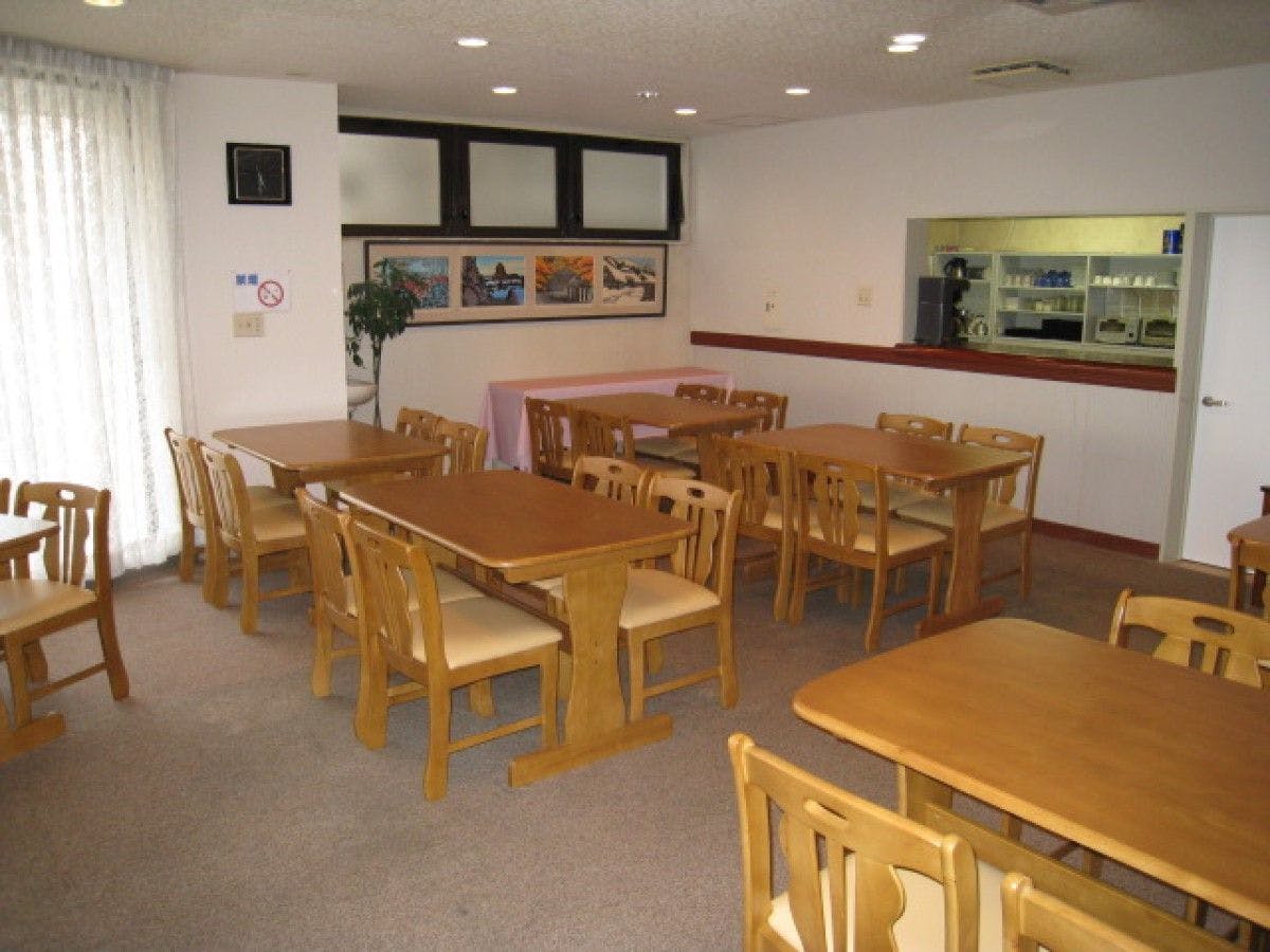 ห้องอาหารชั้น 2 อาหารเช้าต้องทำการจองล่วงหน้าก่อนวันก่อนหน้า