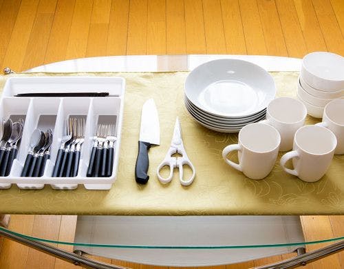 【客室】食器類も一式揃えております