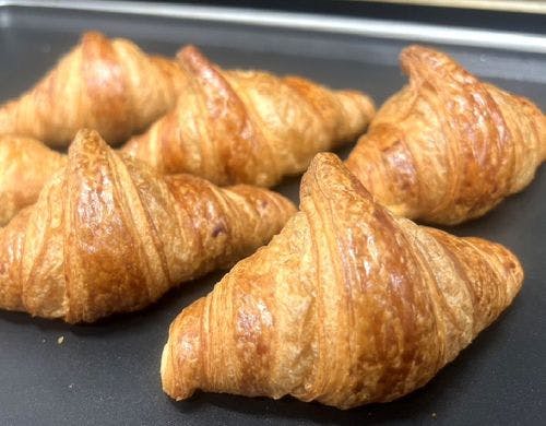 AOP認証発酵バターを使用したクロワッサン