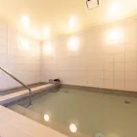 ห้องอาบน้ำขนาดใหญ่พร้อมซาวน่า สลับใช้ระหว่างชายและหญิง