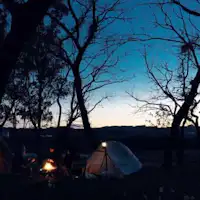 มีพื้นที่ตั้งแคมป์ให้บริการ คุณสามารถเดินสำรวจพื้นที่ได้อย่างอิสระ