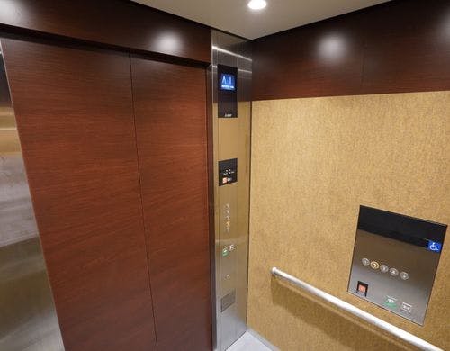 斬新なエレベーターは最大の載客は13人