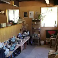 Mengalami pengalaman kerajinan tembikar di Kota Nakayama, Kota Iyo yang dikelilingi oleh alam.