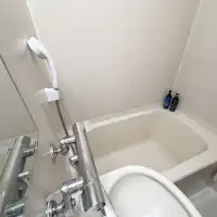 ห้องน้ำรวมพร้อมอ่างอาบน้ำ