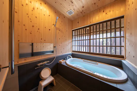 อุสุ【อาคารหลัก】อ่างอาบน้ำกึ่งกลางแจ้ง