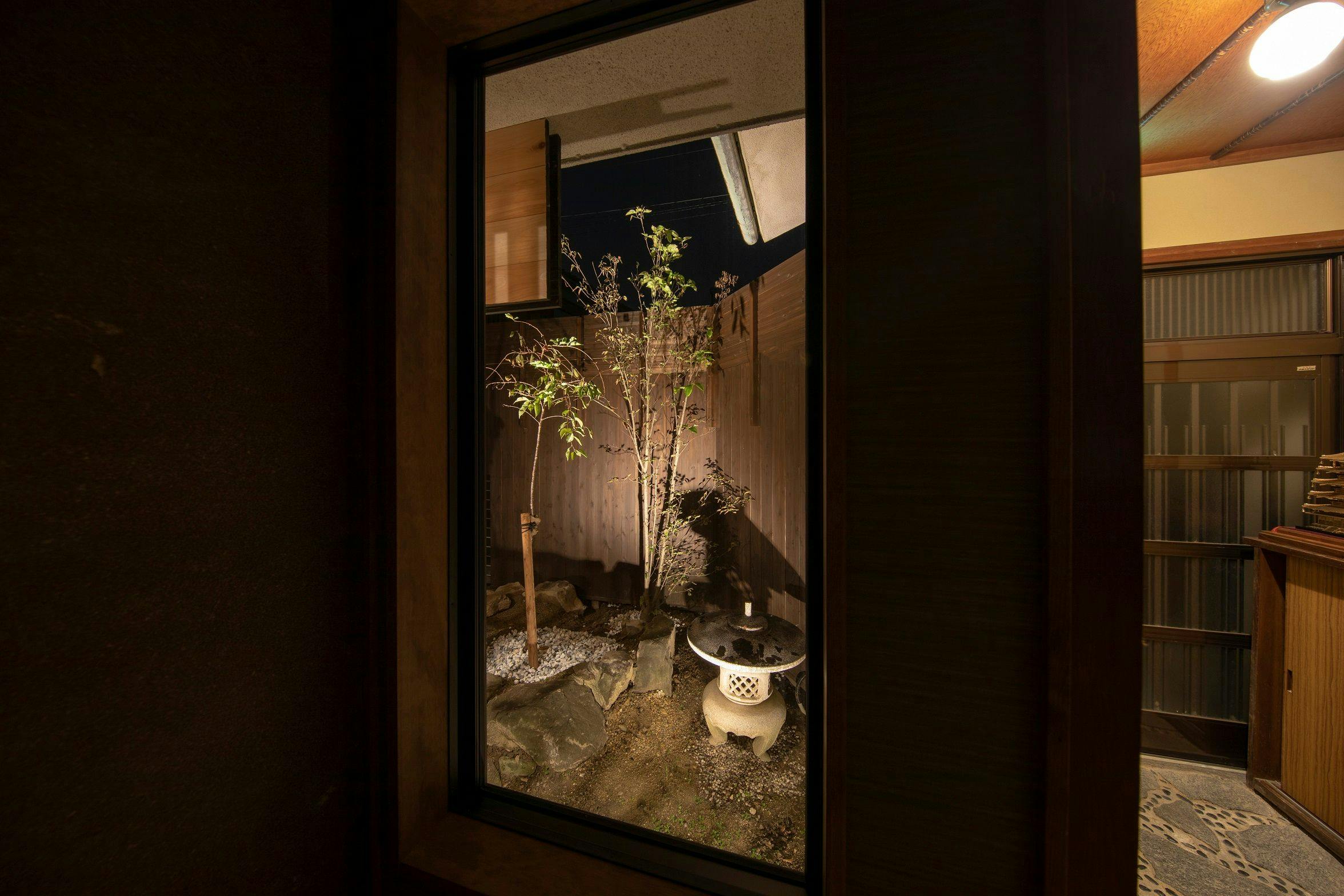 อุสุ【อาคารหลัก】สวนเล็ก