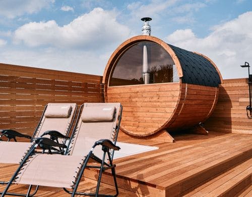 オーシャンビューの屋根付きBBQテラス