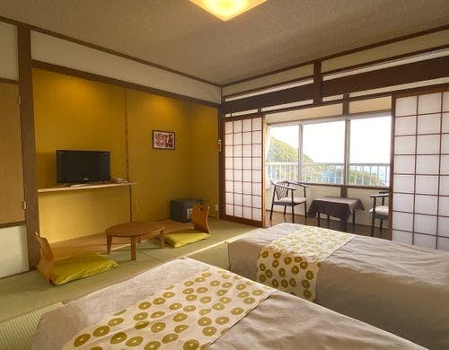 5階のお部屋からは海が一望