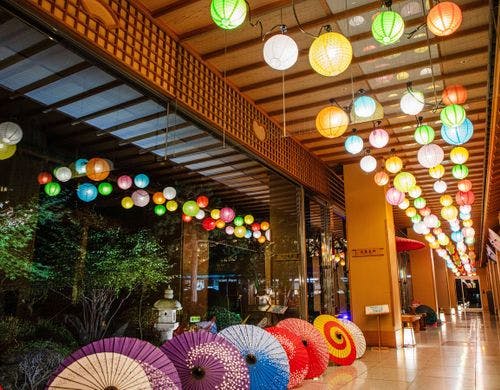 【館内・夜】記念撮影