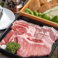 Bahan BBQ semuanya adalah kebanggaan tempatan.