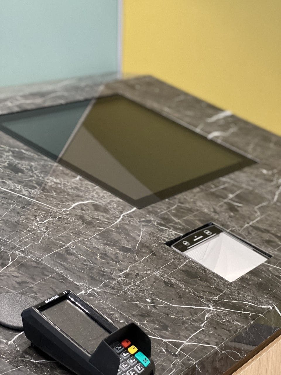 เครื่องเช็คอินและเช็คเอาท์ด้วยตนเอง