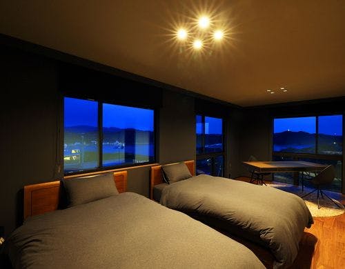 セミダブルベッド2台