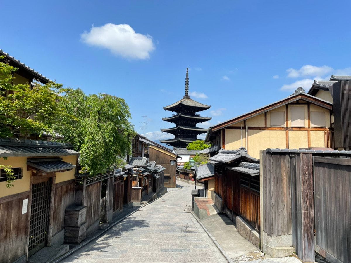 บริเวณรอบๆ สิ่งอำนวยความสะดวก (หอคอยยาซากะ)