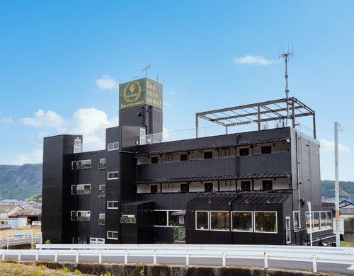 Inn Coco Sumu？<BR>天降川沿い黒い建物