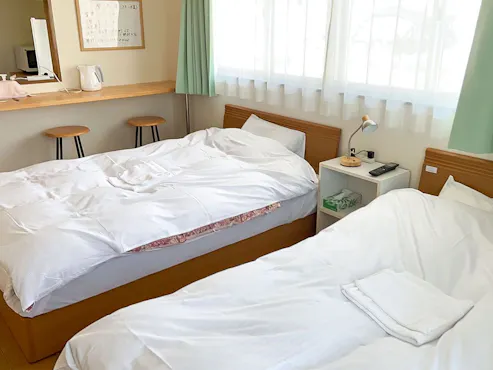 มีเคาน์เตอร์อยู่ตรงข้ามกับห้องครัว