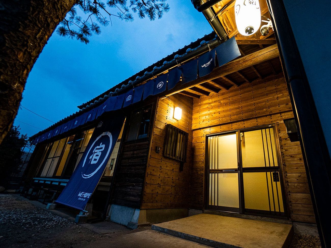 ทางเข้าในเวลากลางคืน