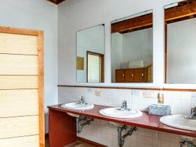 直島町ふるさと海の家つつじ荘