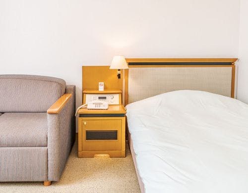 洋室シングルルーム（バス・トイレ付き）