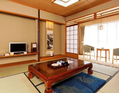 和室（禁煙）町側　10畳＋広縁