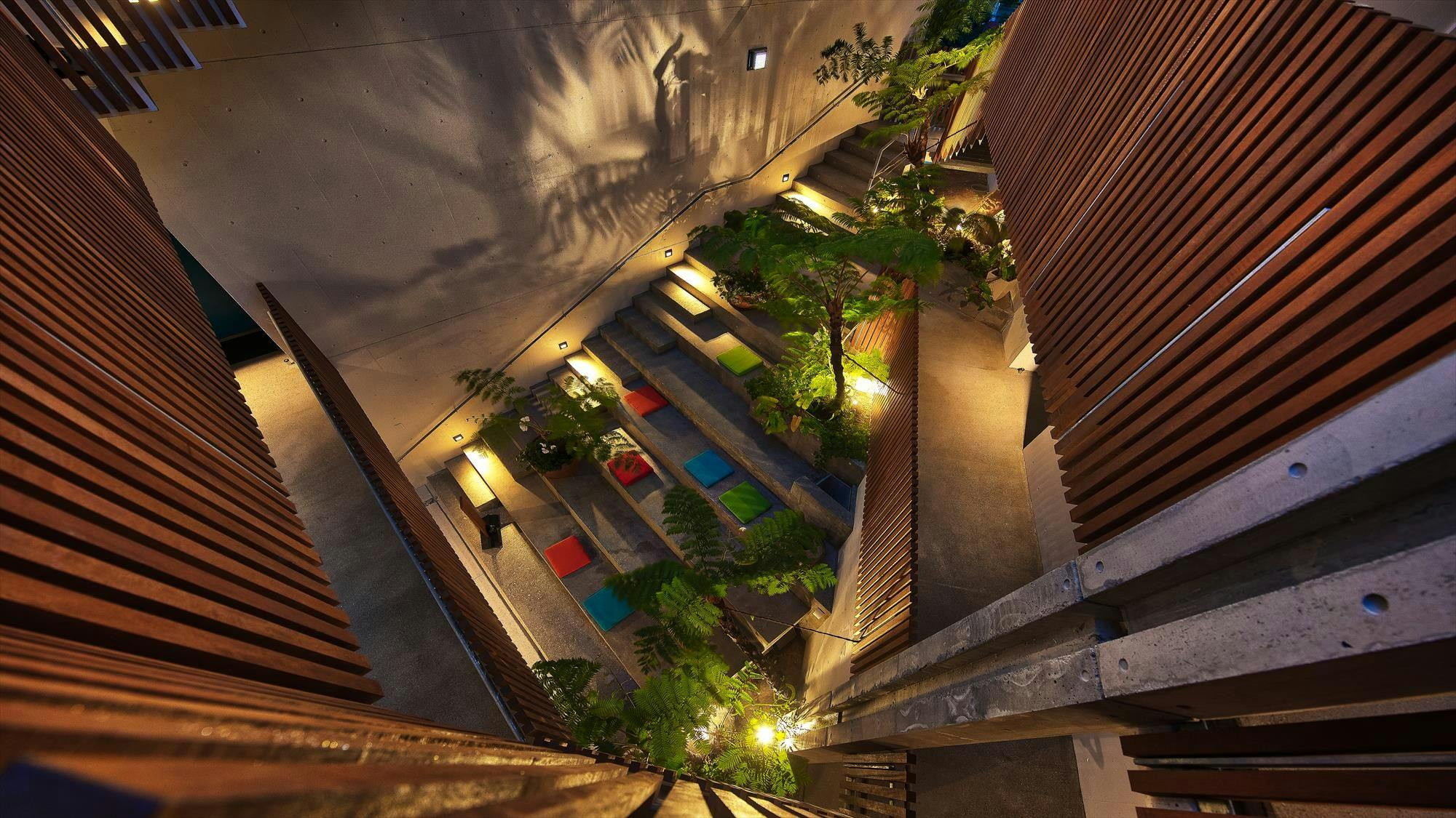 ทางเดิน (กลางคืน)