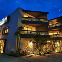 ภายนอก (กลางคืน)