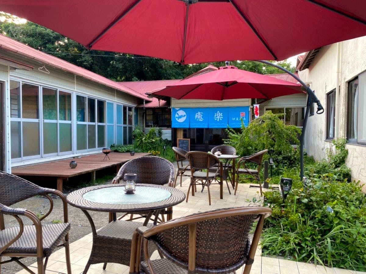 Percutian santai di Pulau Izu Oshima yang dikelilingi oleh alam semula jadi.