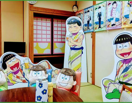 おそ松さんの世界観を再現！超没入型の客室