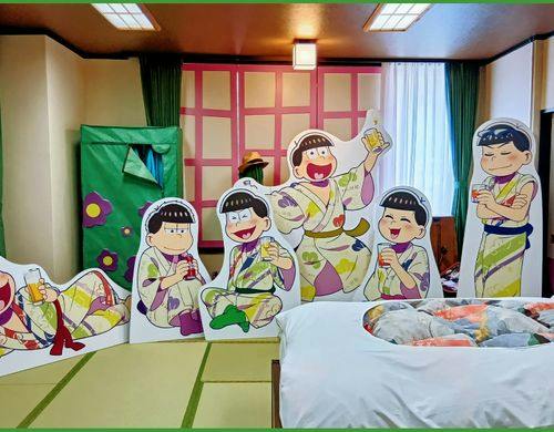 おそ松さんの世界観を再現！超没入型の客室