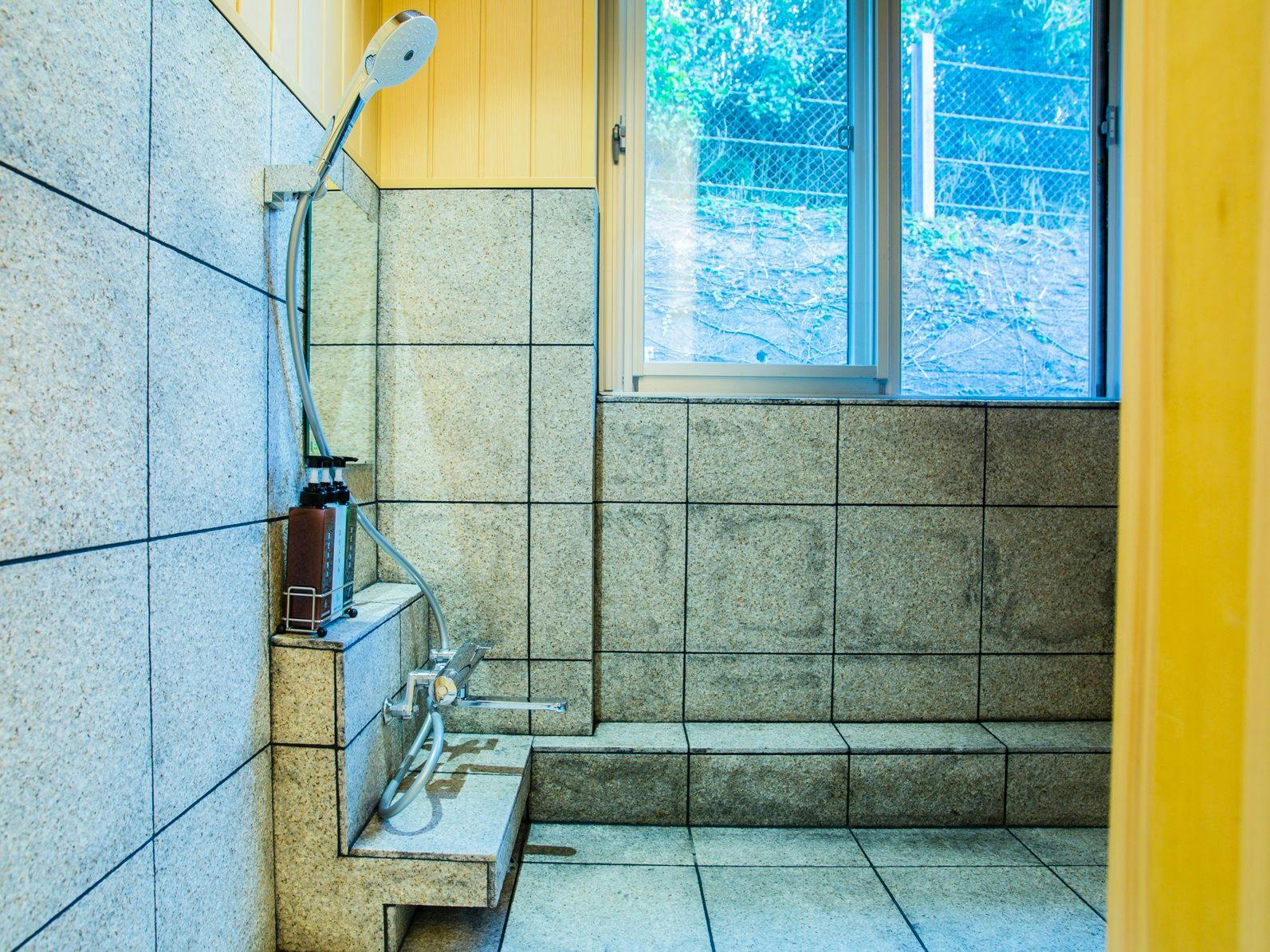 【Bulan】Pemandian umum